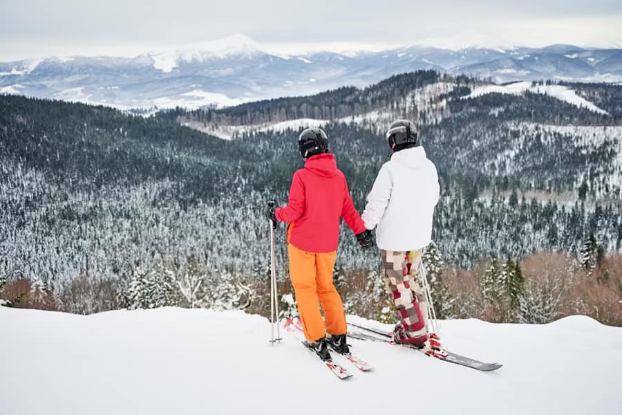Skiing Skiing